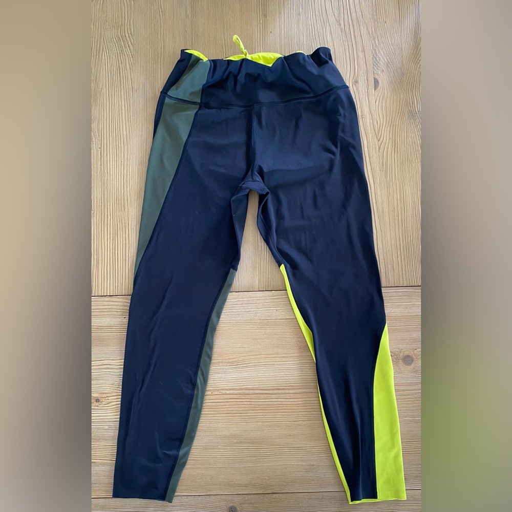 Athlete size large workout jogger.